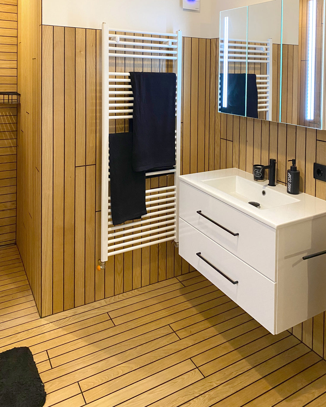 Holz im Badezimmer: Feuchtraumpaneele für das Bad